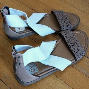 NWOT Dolce Vita leopard print sandals